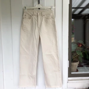 Weekday ROWE jeans - Modellen ROWE från weekday. Sparsamt använda.