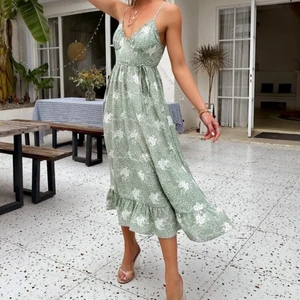 Klänning - Klänning i en superfin grön färg, endast använd 1 gång💚💚