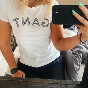 Gant T-shirt - Storlek S, i superbra skick då den knappt är använd! 