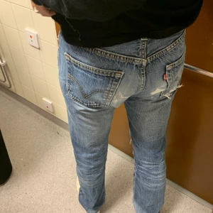 Levi’s 501 - Snyggaste Levis 501orna köpta second hand is Torkel w30 l34 - passar mig som har w28 vanligtvis och är 174cm
