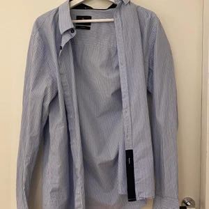 Skjorta  - Skjorta, blå vit randig skjorta, storlek XL, perfekt under en bikini