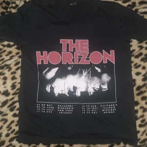 Snygg t-shirt - Från Gina trick aldrig använd