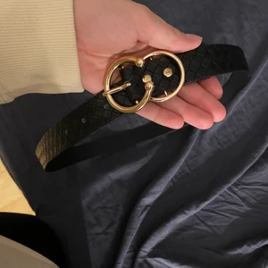 Skärp  - Skärp med guld ringar 