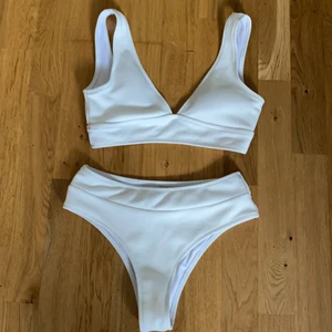 🤍Vit Bikini🤍(Strl S) - Jätte söt Vit bikini som jag säljer pga att den nt kommer t användning. Pris kan diskuteras. Köpare står för frakt🤍🤍