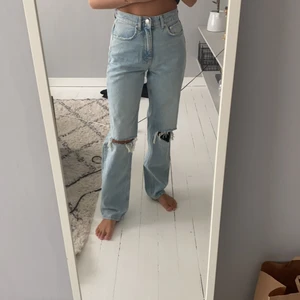 Gina Tricot 90:s jeans - Storlek 34.