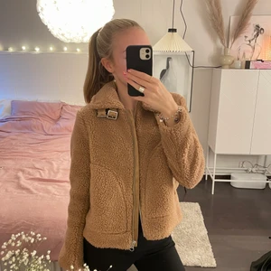 Teddyjacka  - Jacka i teddy från hm. Aldrig använd! 💕