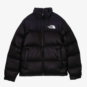 the north face jacka 1996 nuptse - The north face jacka 1996 nuptse. I jätte fint skick använd en vinter. I storlek M och köparen står för frakt 💚