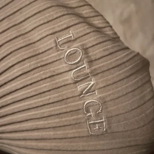 Lounge Linne - Säljer detta fina beiga linnet då det inte används. Den är jätte skön och väldigt stretching. Inga hål eller defekter va jag ser 