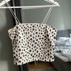 Gullig topp - Gullig topp från bikbok, stl s