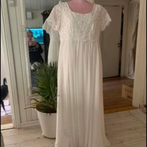 Brud klänning  - Brud klänning med pärlbroderi 