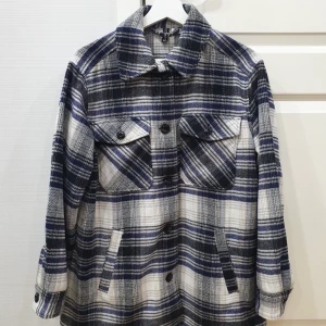 Jacka från H&M  - Superfin jacka i storlek 36. 