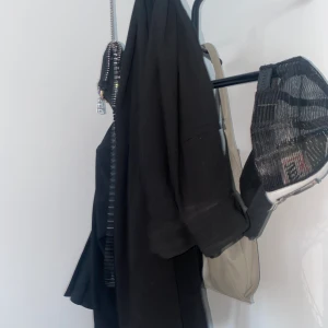 svarta kostymbyxor  - Lite kortare i modellen men super snygga!!!