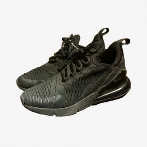 Nike air Max 270 - Nike air max 270 stl 36.5 (passar mig som har stl 37 också).  Köpta för 1200kr. Möts upp i Stockholm och tar bara emot kontanter💕☺️