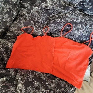 Linne, Gina tricot - Två likadana linnen från Gina. Det ena är aldrig använt och det andra är använt ca. 10 gånger. Men båda är i gott skick. Säljs ihop.