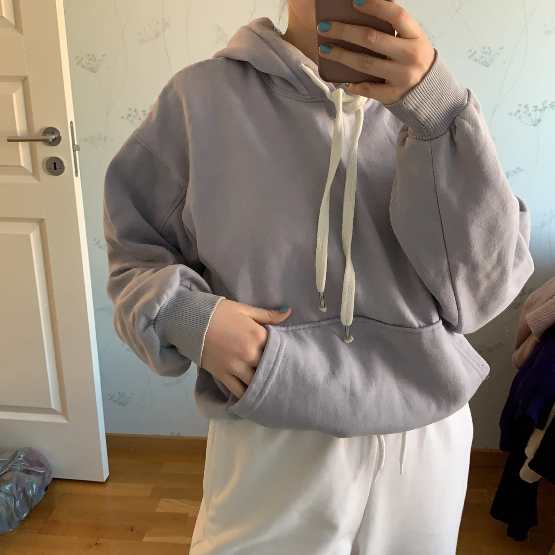 Skön ljusblå hoodie - 90