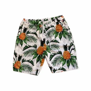 Shorts - Ett par somriga shorts i polyester cotton. I fint skick. Storlek L men skulle säga M. För fler bilder eller mått kontakta mig :) postas med PostNord spårbart 📦