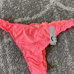 Bikinitrosor från Cubus, aldrig använda, lappen kvar. Köparen står för frakten.