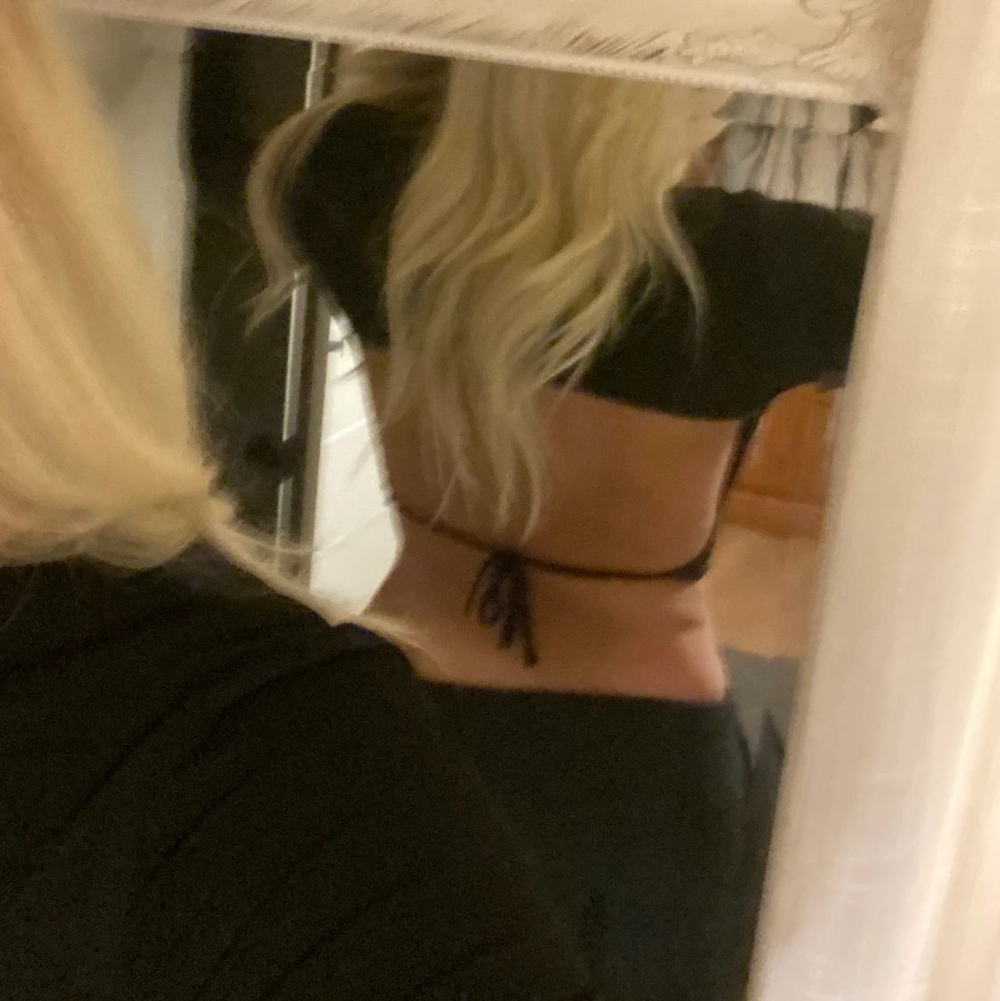 Svart topp med öppen rygg - 90