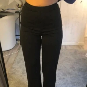 Kostymbyxor - säljer mina as snygga!!!!! Kostymbyxor!