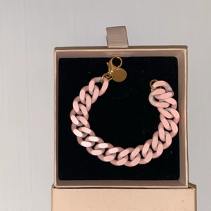 Flätat Sophie by Sophie armband - Ljusrosa Sophie by Sophie armband. Använd en gång!