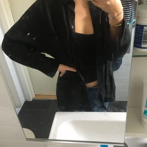 Linneskjorta från hm  - Svart linneskjorta från hm, strl S, hyfsat oversized, liten vit fläck på ena mudden