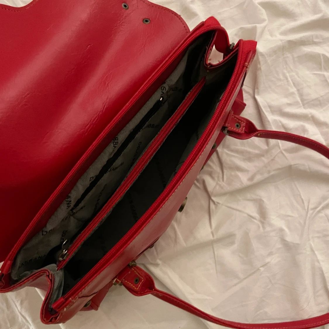 Röd väska från d&g - 90