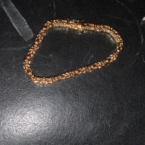  Kjesar länk 18 k  -  Säljer nu länken 18 k då jag behöver pengar 21 cm 4  5000kr vet ej värdet men skulle gissa runt 8000kr å uppror byten e intressanta men behöver pengarn så priset går å diskutera 