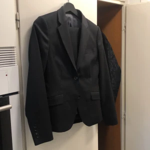 Pour kostym  - Pour kostym storlek 34 kostar ca 2500 i butik. 
