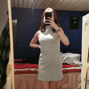 NLY trend, Nelly klänning i stl XS  - Jättefin NLY trend klänning i fint skick 💙 stretchigt material. Passar inte min kroppstyp så därför säljer jag den. Priset kan sänkas då jag fick den av en kompis second hand. 