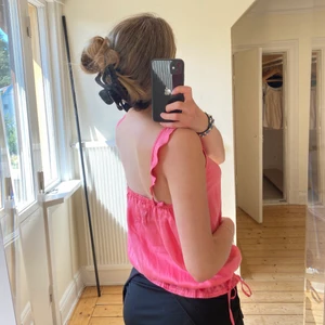 Rosa topp  - Superfin topp från Hilfiger som inte säljs längre!! Storlek XS men passar även en S. Köp direkt för 250kr! Frakt tillkommer, 63kr!💕