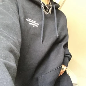 Vintage hoodie  - Skitsnygg vintage hoodie 🤍 superhälrlig och den sitter perfekt! Skriv frågor så svara ja