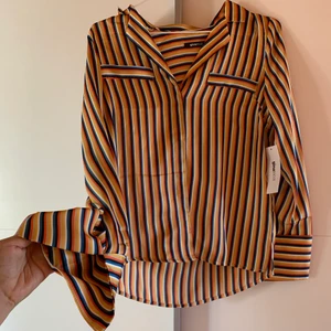 Skjorta - Gina Tricot - Aldrig använd- Prislappen finns kvar