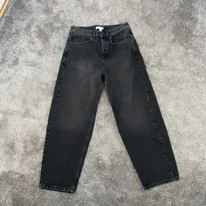 Svarta wide fit jeans för asos i W 30 och L 32