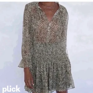 Zara klänning  - Jätte fin zara klänning! Som inte kommer till så mycket användning! Älskar den verkligen! (Lånade bilder!)