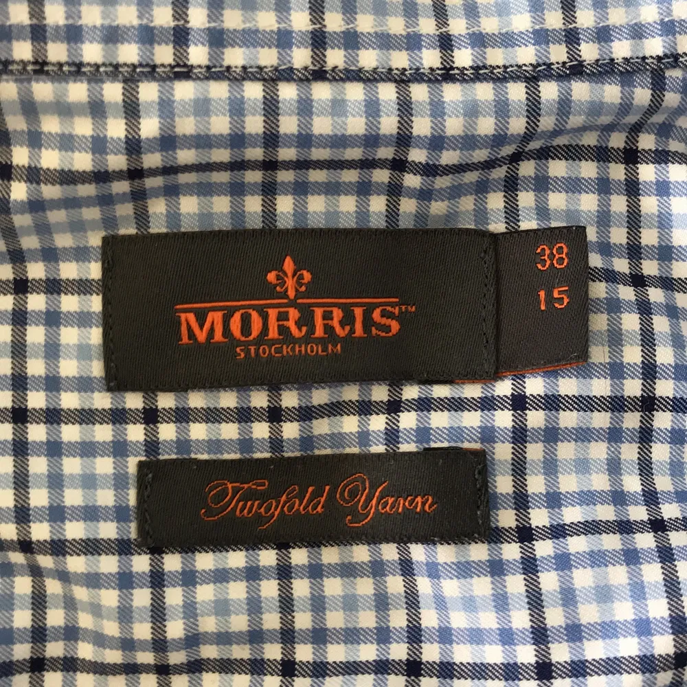 Morris skjorta i fint skick som passar storlek S-M. Billigare vid snabb affär.. Skjortor.