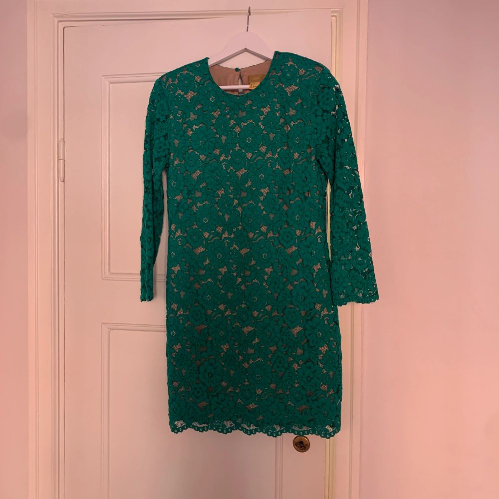 Grön spetsklänning stl 36 | Plick Second Hand