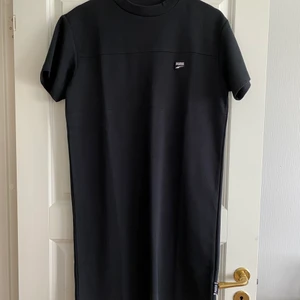 Puma klänning säljes!  - Helt ny klänning från puma säljes. Köpt för 399kr. Prislapp finns kvar. Mitt pris 150kr 💖