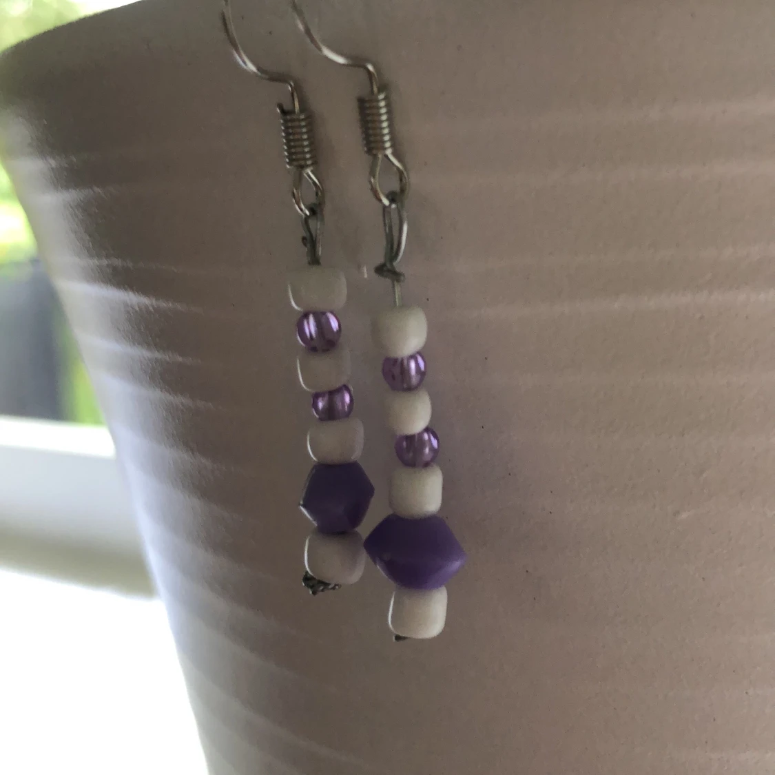 Pärlörhängen 💜🤍 - 90