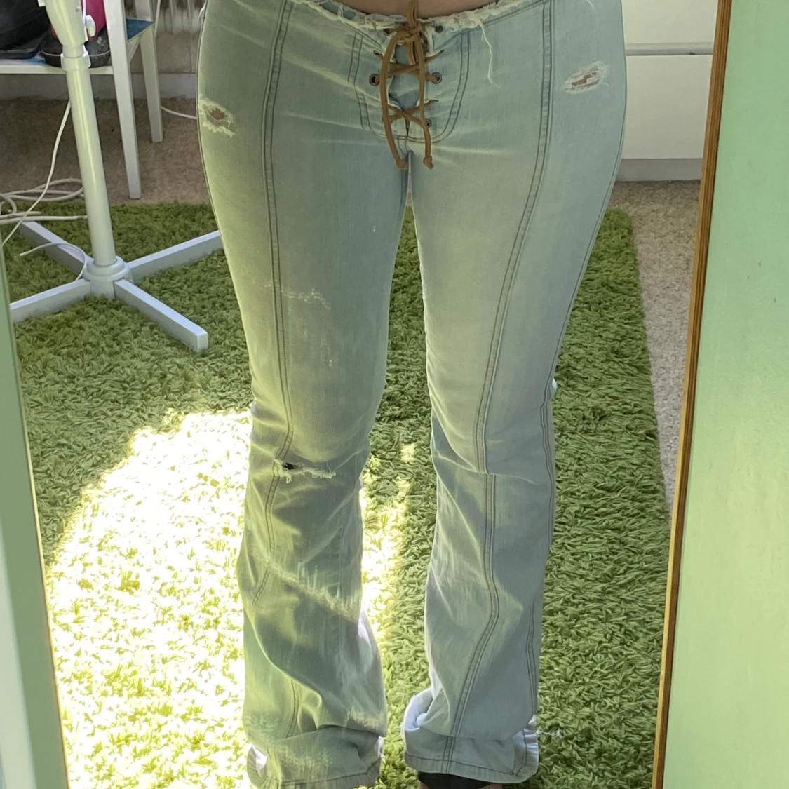 Låg midjade jeans med snörnig 