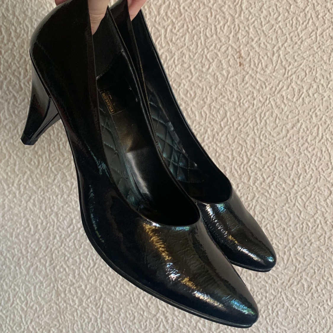 Svarta lackade pumps