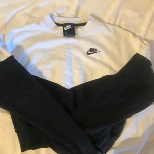 Nike sweatshirt  - Jette fin Nike sweatshirts bra skick ny pris 549kr köptes för 2 år sedan på stadium. Säljer pågrund av att den inte kommer till användning 😙 obs❗️ köparen står för frakten 📦 pris kan diskuteras
