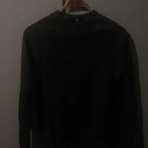 New H&M green crew neck sweatshirt - Green crewneck XS