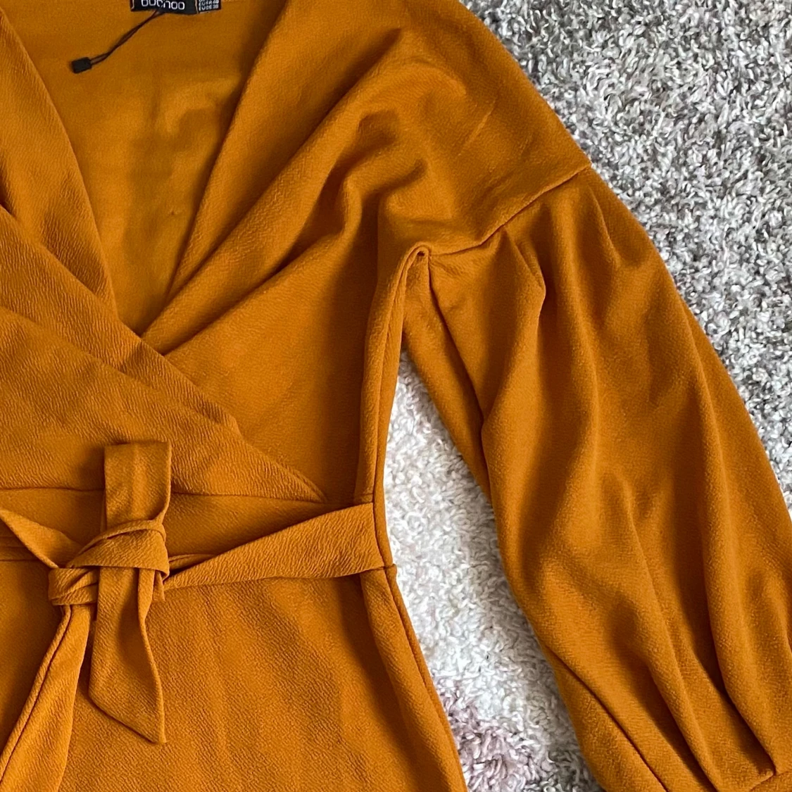 Midiklänning med knytband  - 91