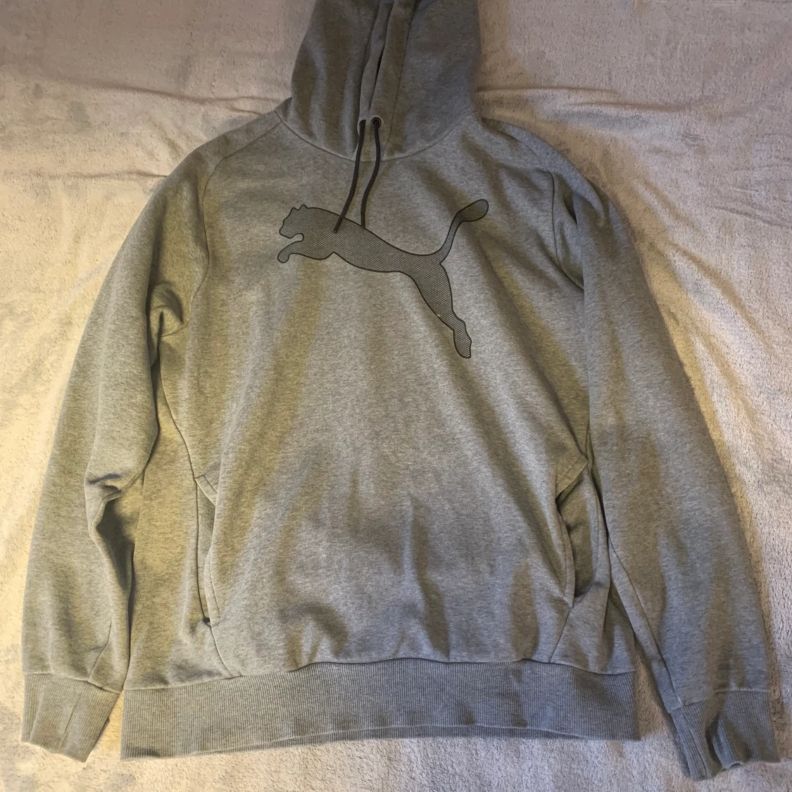 Grå Puma hoodie