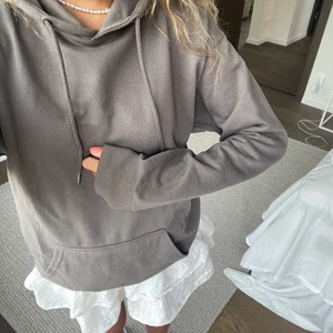 Tröja❤️ - Super fin grå tröja, perfekt att ha över en kjol i sommar, 3 för 2 på allt!!!🥰🌸💓 (oversize i storleken) 