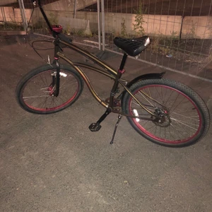 Häftig cykell - Haro singel speed i fint skick. Allt funkar förutom handbromsen som behöver lagas. 