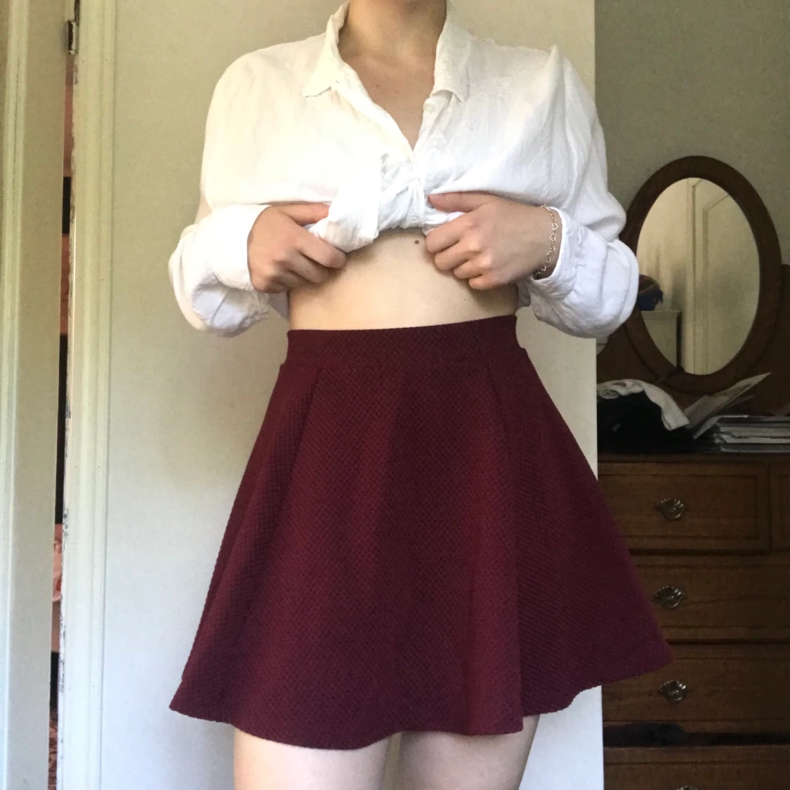 Röd räfflad klockkjol