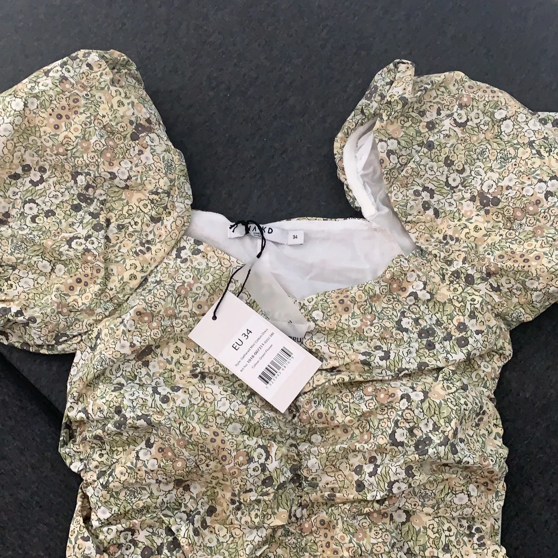 Blommig sommarklänning - 91