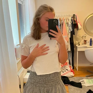 Fin vitt blus - Fin topp från Zarah barnavdelning. Köpt för typ tre år sedan!
