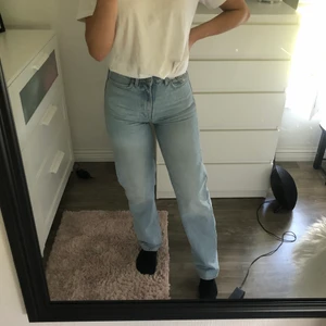 Helt nya och oanvända jeans - Säljer pga inte min stil, storlek s